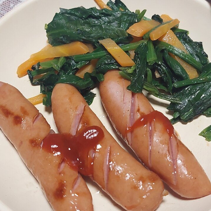 ウインナーとほうれん草とにんじんのガーリックソテー
